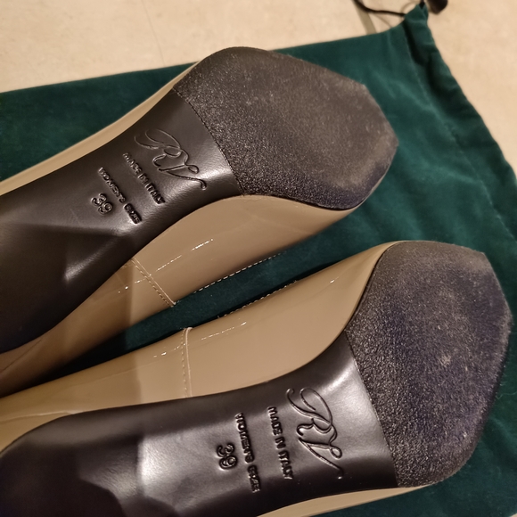 Roger Vivier Beige Patent Leather Pumps - Picture 6 of 11